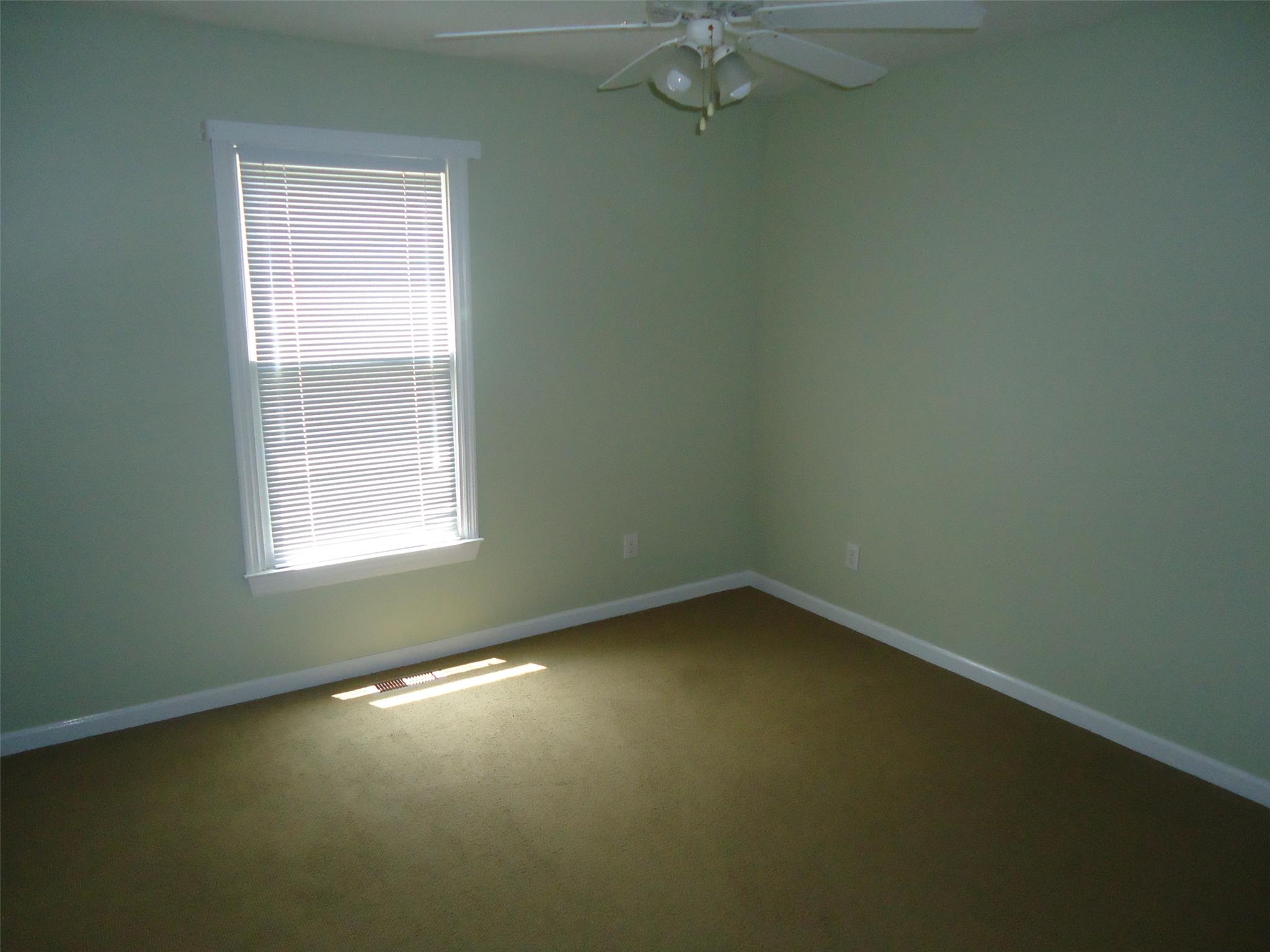 308 Sherwood Dr, Lagrange, GA 30241 photo 17