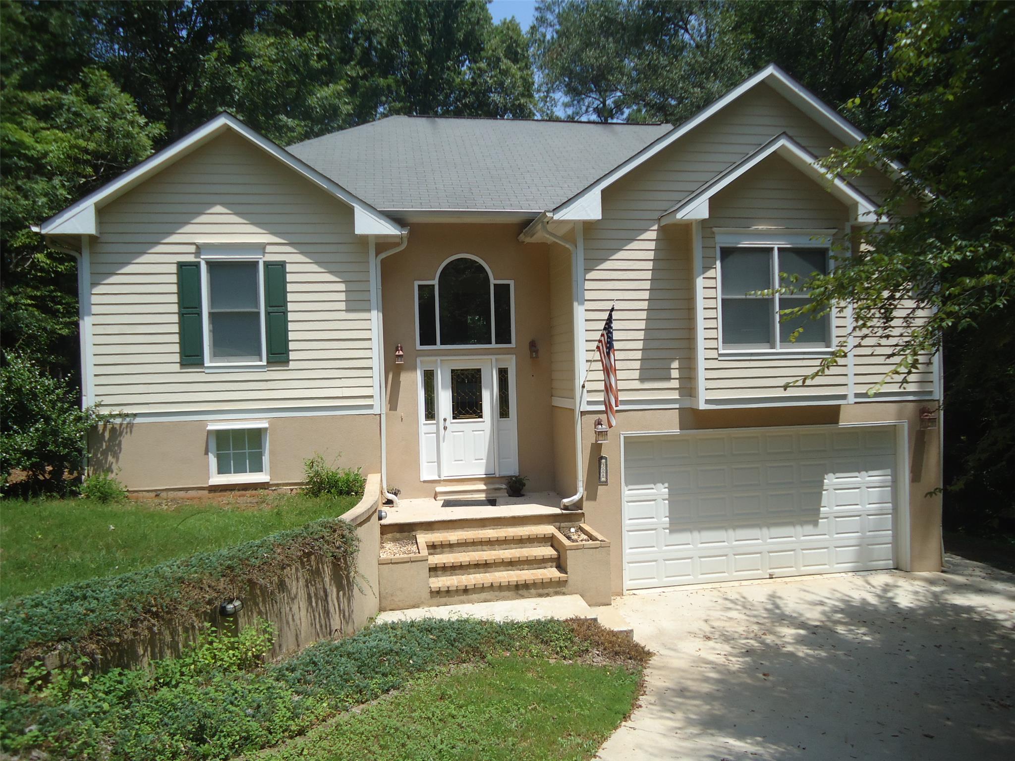 308 Sherwood Dr, Lagrange, GA 30241 photo 1