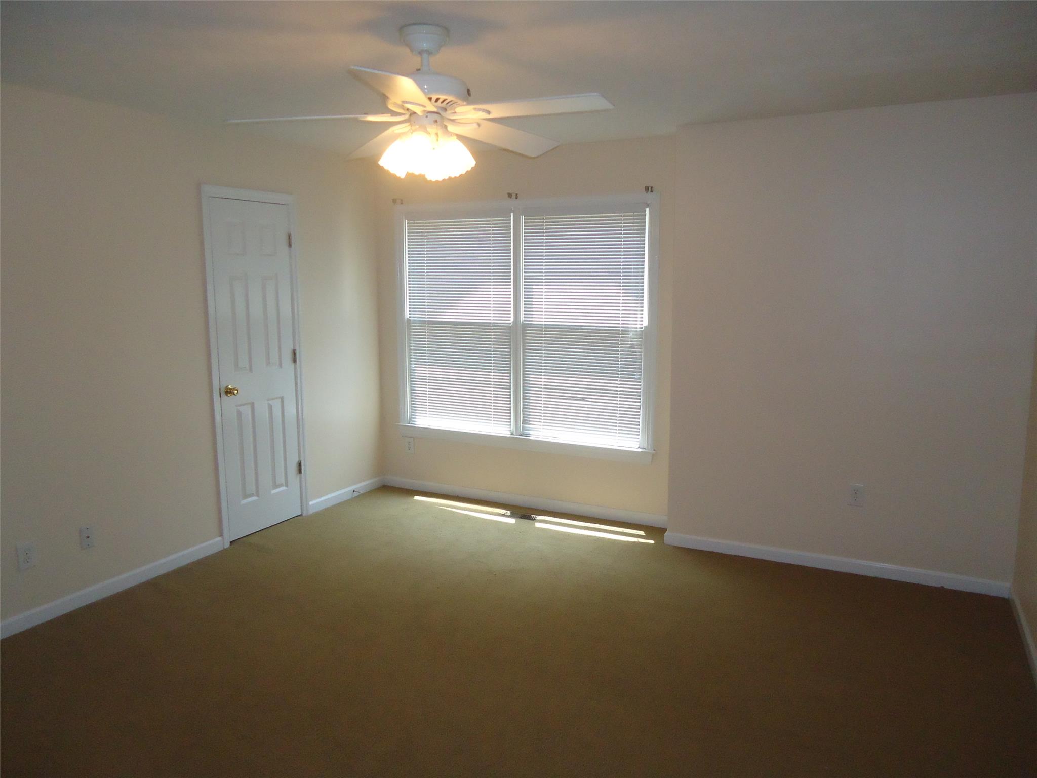 308 Sherwood Dr, Lagrange, GA 30241 photo 11