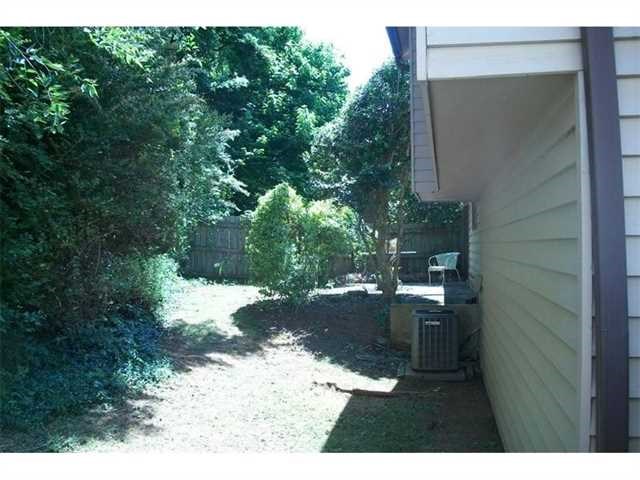 3874 Springleaf Ct, Stone Mountain, GA 30083 photo 3