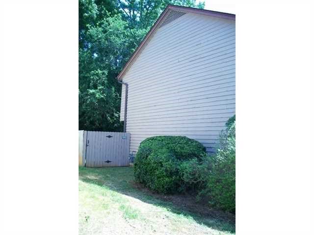 3874 Springleaf Ct, Stone Mountain, GA 30083 photo 2