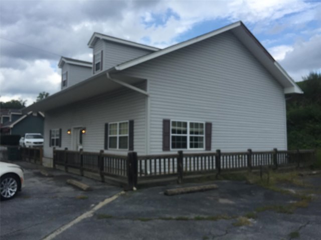 256 N Broad St, Toccoa, GA 30577 photo 2