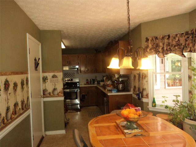 105 Pine Tree Dr, Mcdonough, GA 30252 photo 3
