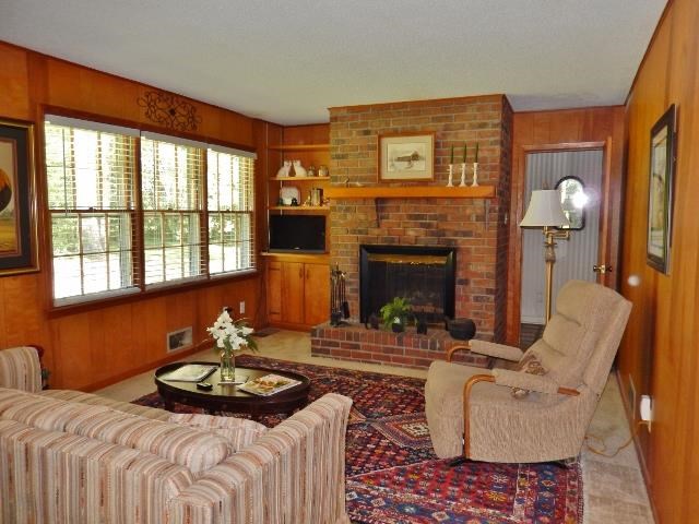 381 Willowdell Dr, Toccoa, GA 30577 photo 2