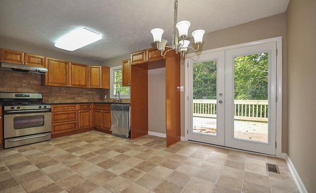 6227 Continental Cir, Morrow, GA 30260 photo 9