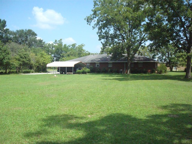 203 Park Dr, Claxton, GA 30417 photo 2