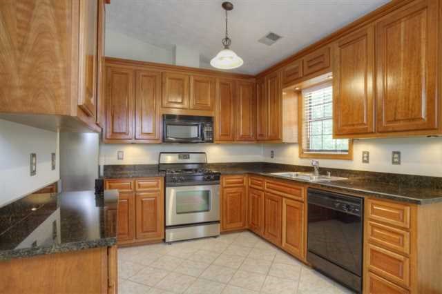 4211 Gravitt Pl, Duluth, GA 30096 photo 9