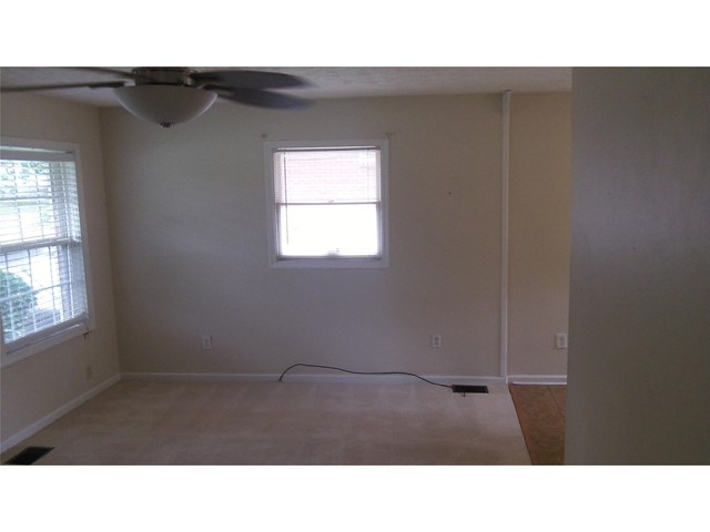641 Shellnut Dr, Forest Park, GA 30297 photo 4