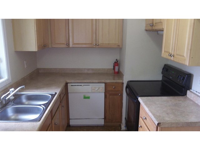 641 Shellnut Dr, Forest Park, GA 30297 photo 2