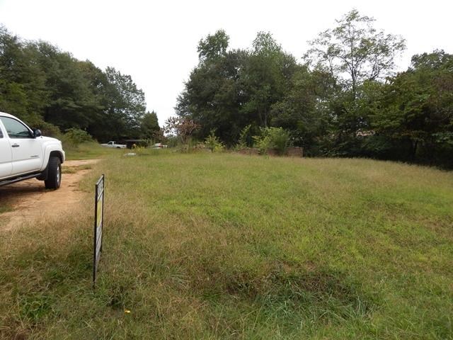 421 Lakeview Dr, Winder, GA 30680 photo 2