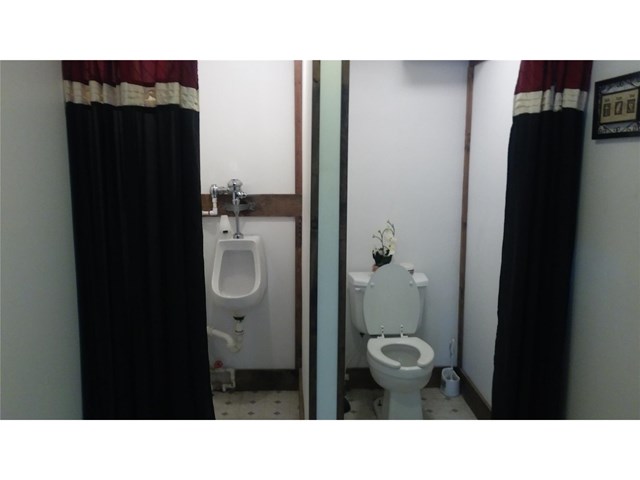 303 N Pond St, Toccoa, GA 30577 photo 13