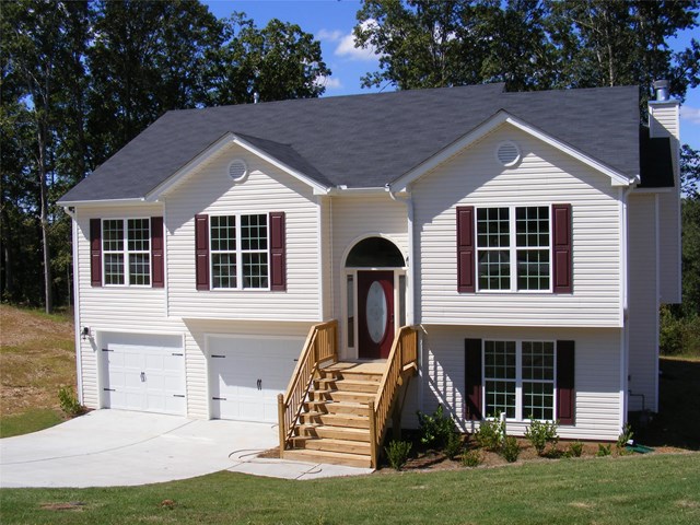 372 Embassy Dr, Winder, GA 30680 photo 1
