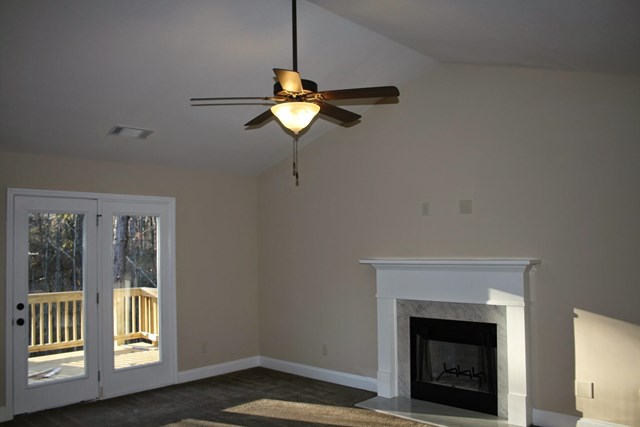 372 Embassy Dr, Winder, GA 30680 photo 2