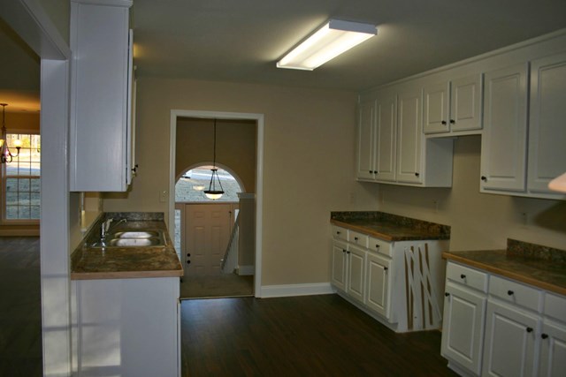 372 Embassy Dr, Winder, GA 30680 photo 4