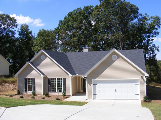 370 Embassy Dr, Winder, GA 30680 photo 1