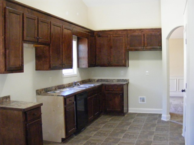 370 Embassy Dr, Winder, GA 30680 photo 5