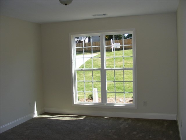 370 Embassy Dr, Winder, GA 30680 photo 8