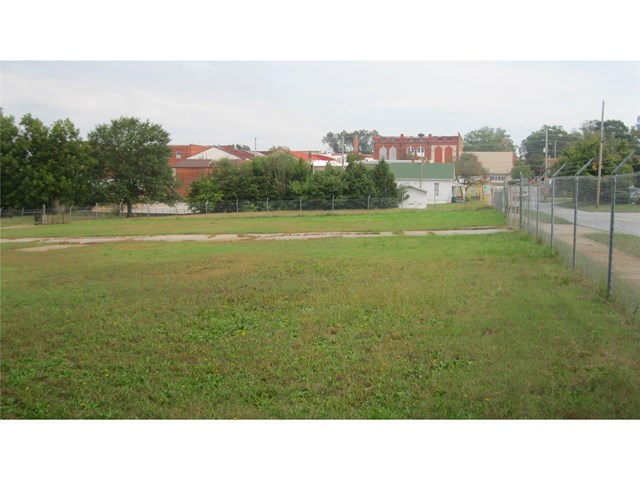 135 Central Ave, Commerce, GA 30529 photo 5