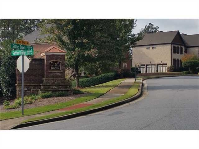 570 Settles Brook Ct, Suwanee, GA 30024 photo 8