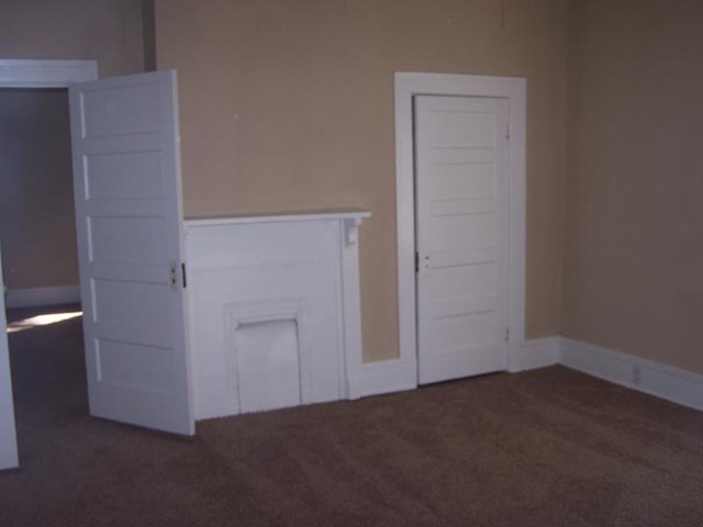 120 E Freeman St, Newnan, GA 30263 photo 4