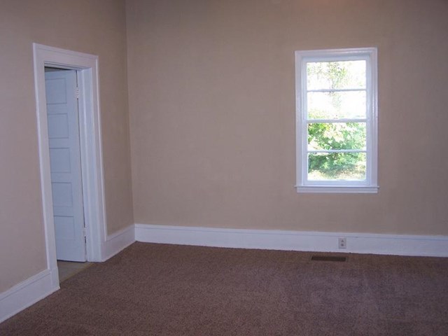 120 E Freeman St, Newnan, GA 30263 photo 6