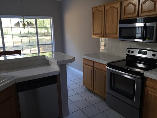 1117 E Shoreview Rd, Mcdonough, GA 30253 photo 5