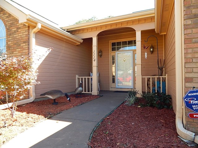 1114 Thornblade Dr, Warner Robins, GA 31088 photo 2