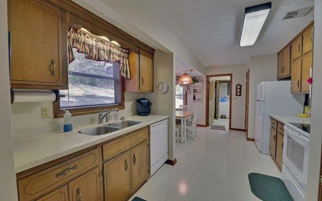 602 Henderson Falls Rd, Toccoa, GA 30577 photo 9