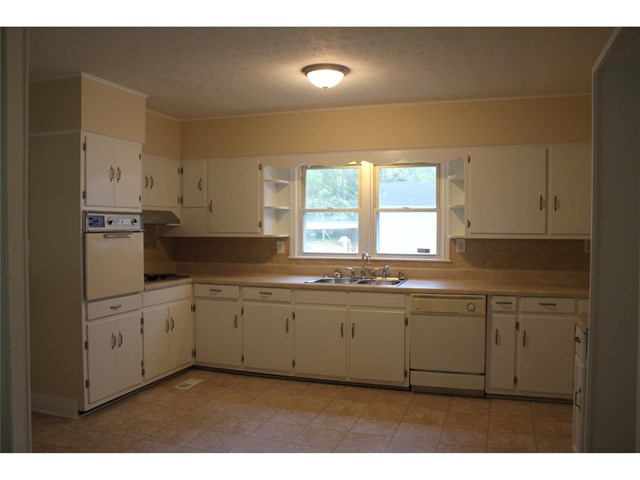 214 Glen Iris Dr, Monroe, GA 30655 photo 6