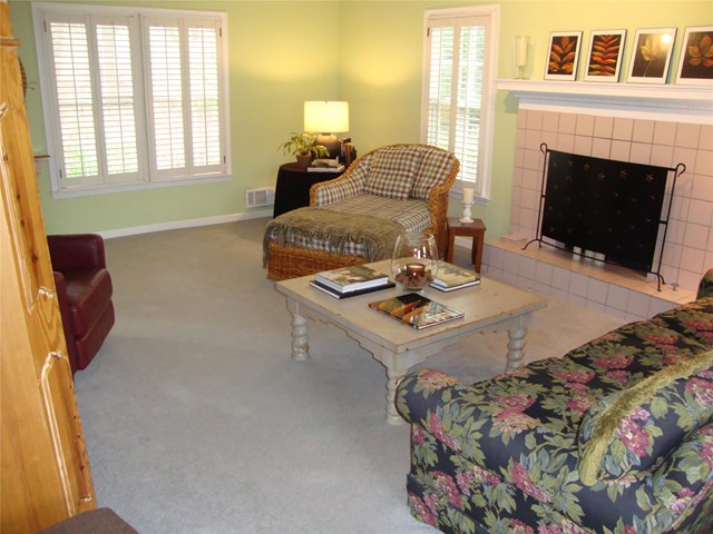 1656 Maple Ridge Dr, Suwanee, GA 30024 photo 3
