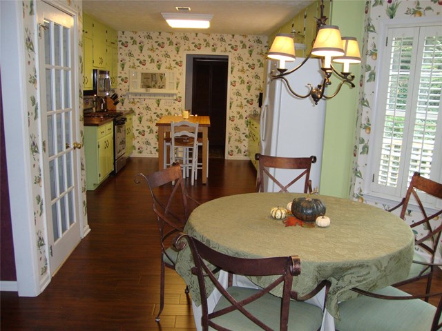 1656 Maple Ridge Dr, Suwanee, GA 30024 photo 5