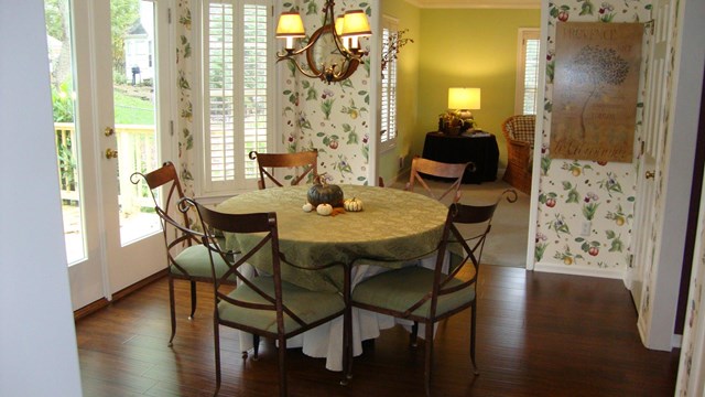 1656 Maple Ridge Dr, Suwanee, GA 30024 photo 4