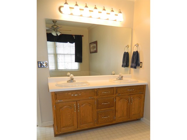 224 Ashford Cir, Lagrange, GA 30240 photo 24