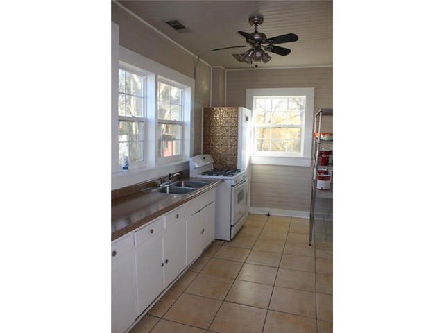 209 State St, Commerce, GA 30529 photo 4