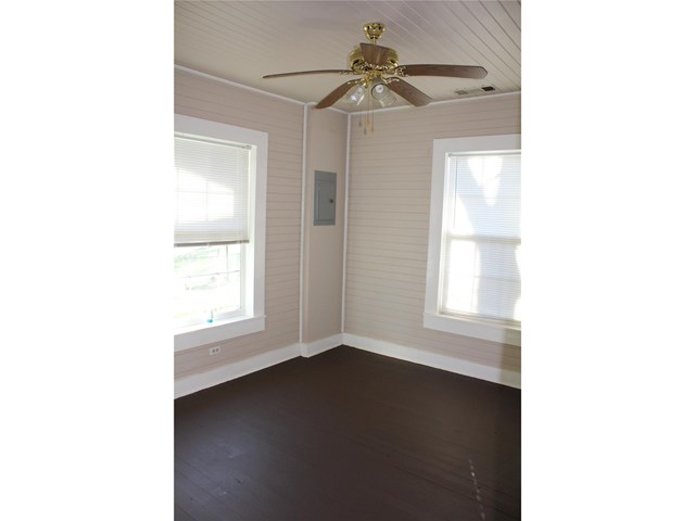 209 State St, Commerce, GA 30529 photo 8
