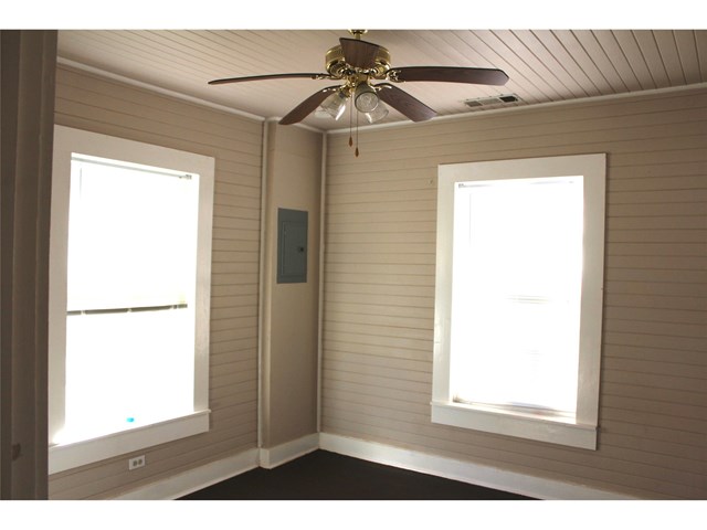 209 State St, Commerce, GA 30529 photo 9