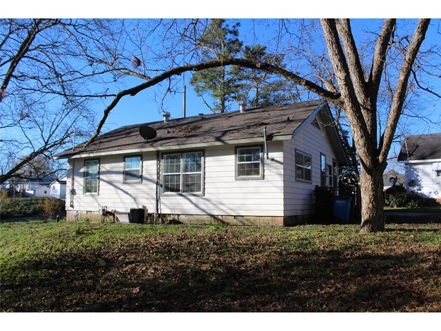 209 State St, Commerce, GA 30529 photo 3
