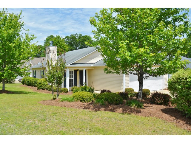 307 Creekside Dr, Lagrange, GA 30240 photo 1