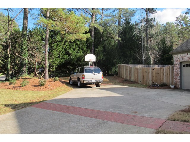 5535 Royce Dr, Duluth, GA 30097 photo 2