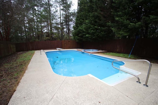 113 Sunny Point Cir, Lagrange, GA 30240 photo 2