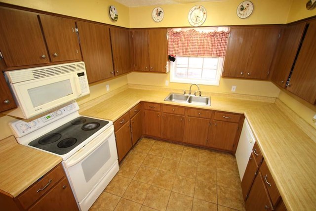 1491 S Davis, Lagrange, GA 30241 photo 3