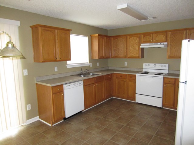 2077 Boatswain Dr, Hampton, GA 30228 photo 3