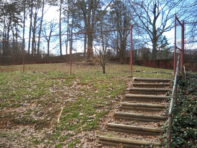 896 S Pond St, Toccoa, GA 30577 photo 5