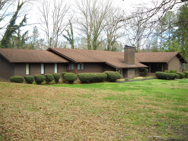 896 S Pond St, Toccoa, GA 30577 photo 2
