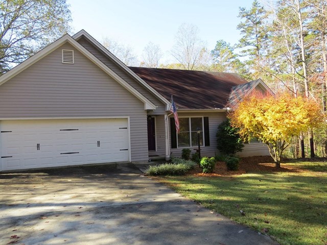 628 Lovers Ln, Toccoa, GA 30577 photo 2