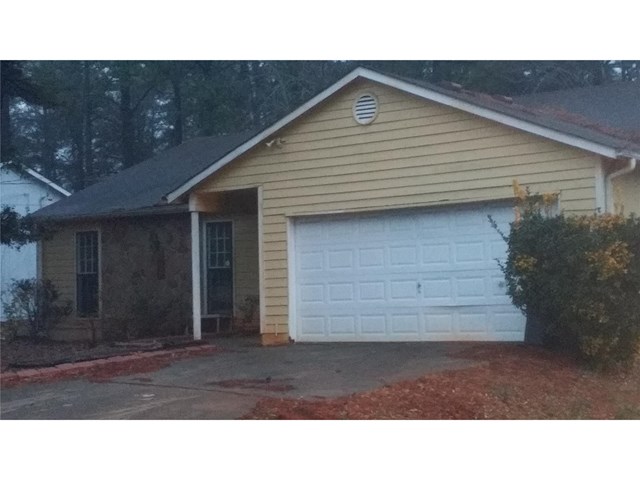 5574 Phillips Dr, Morrow, GA 30260 photo 1
