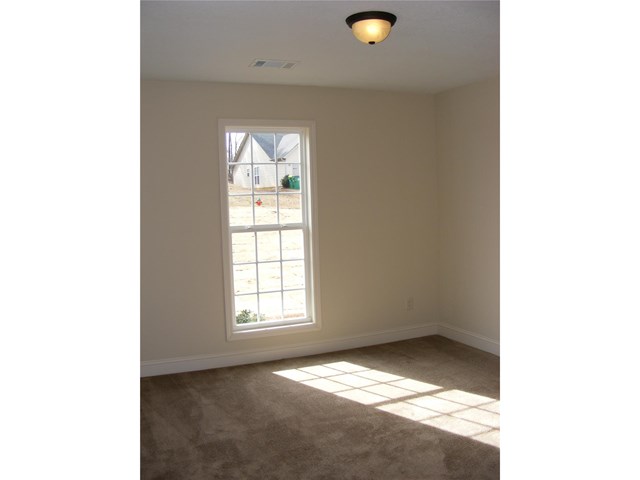 577 Embassy Walk, Winder, GA 30680 photo 9