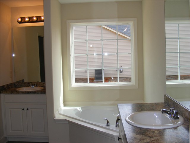 577 Embassy Walk, Winder, GA 30680 photo 8