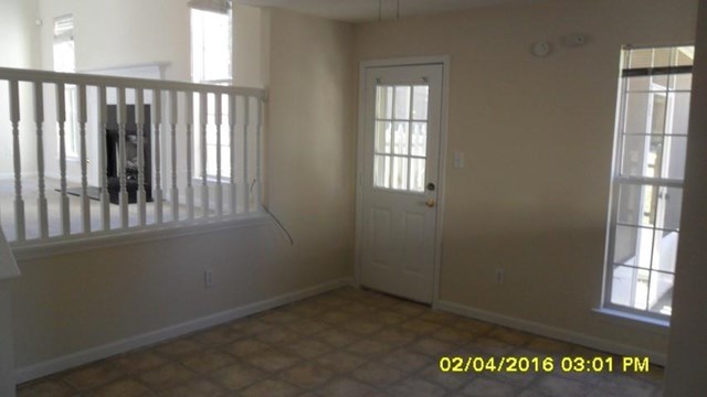 374 Eaglets Ct, Riverdale, GA 30274 photo 9