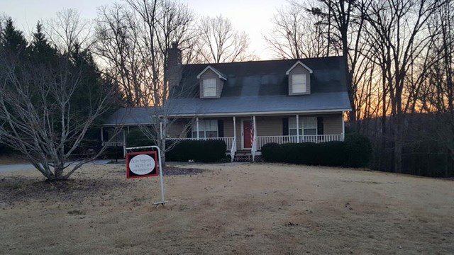 302 Hancock Dr, Toccoa, GA 30577 photo 2